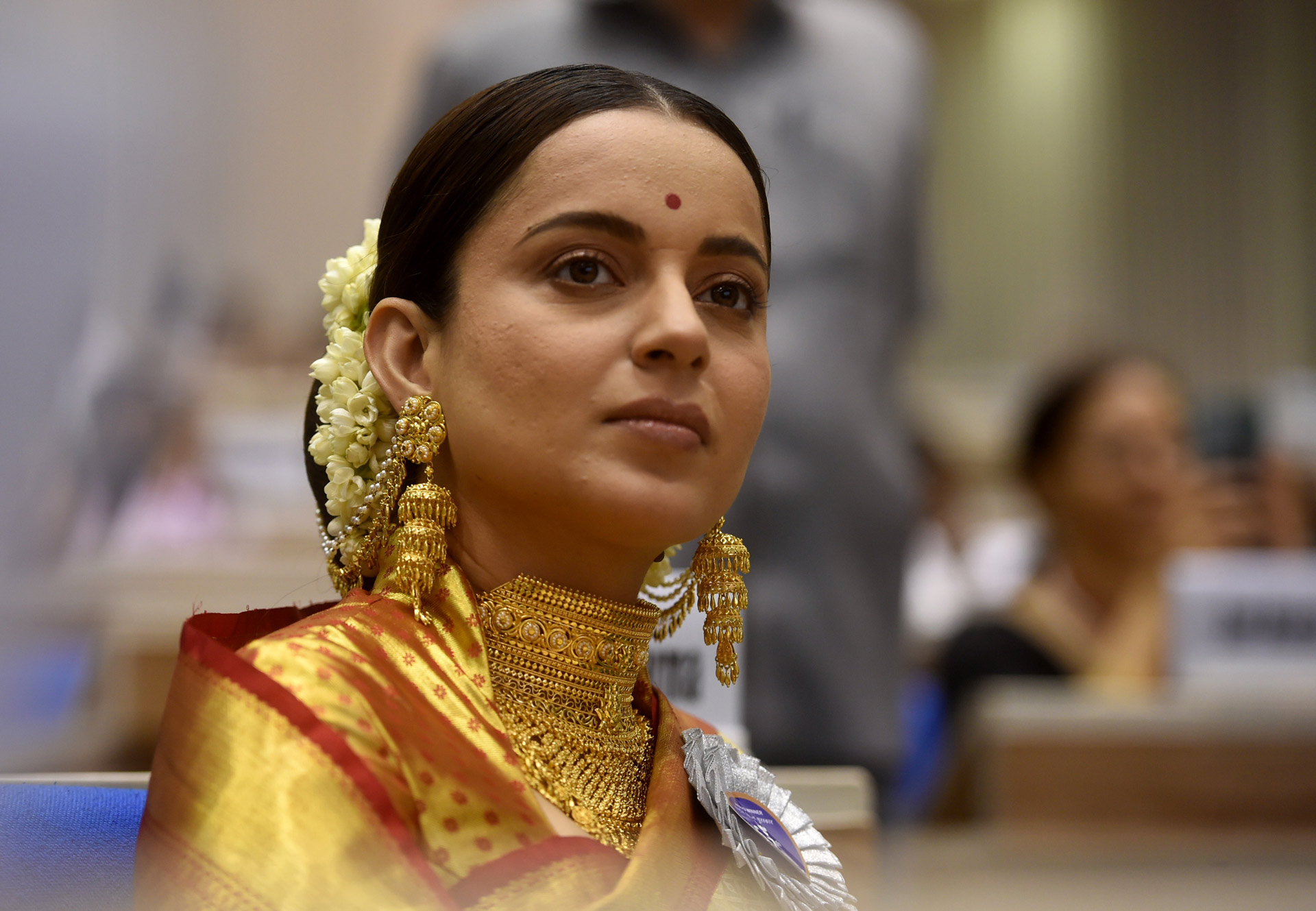 Kangana Ranaut performs a traditional puja for her brand-new ₹3.81 crore Range Rover.