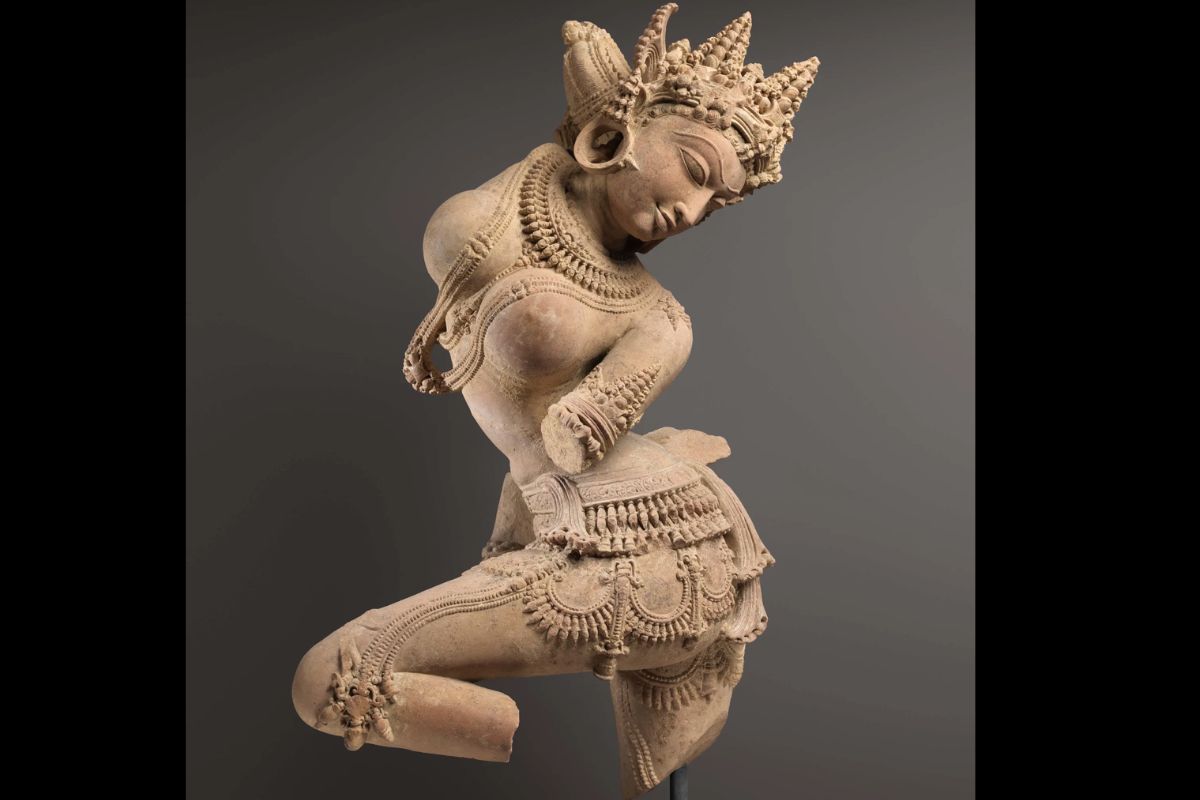 US returns looted antiquities worth $10 million to India 