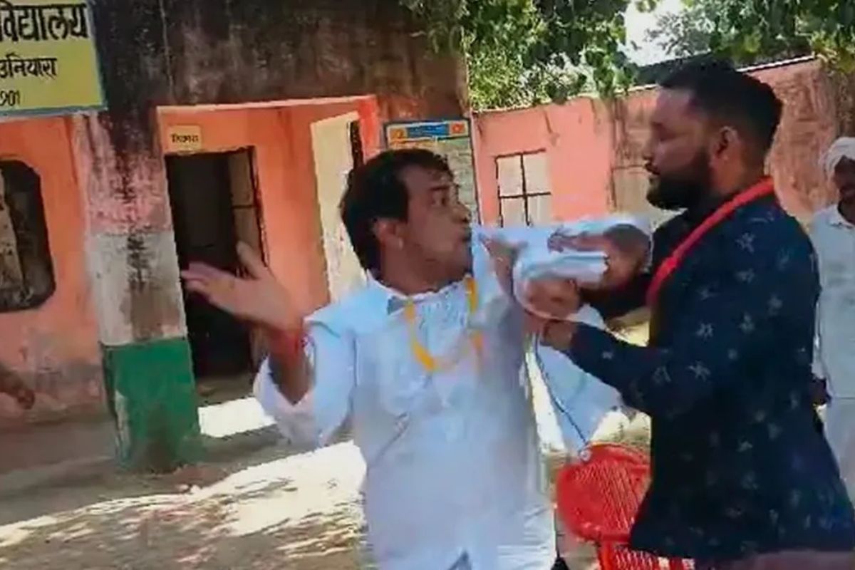 Congress Rebel Naresh Meena Slaps SDM.