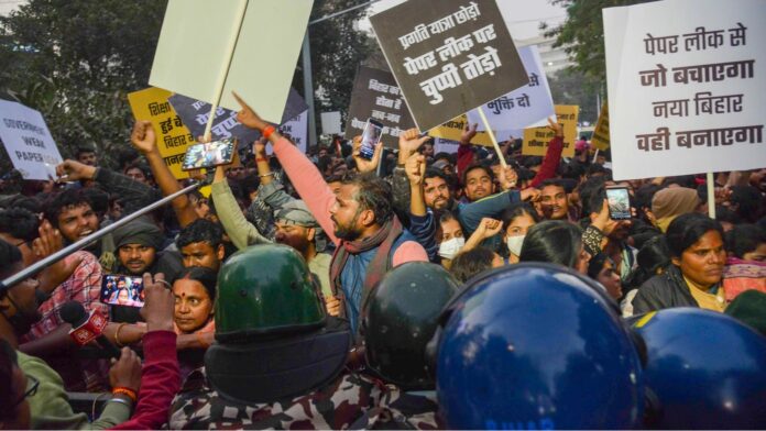 BPSC Aspirants Demand Re-Exam Over Paper Leak Allegations, Clash With Police During Massive Protest In Patna