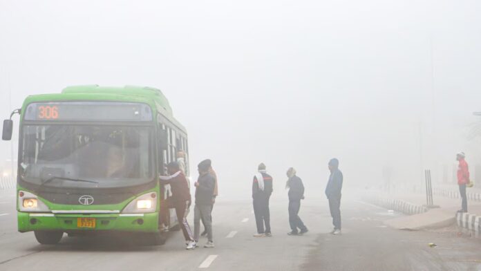 Dense Fog in Delhi Causes Longest Zero Visibility Spell of the Season